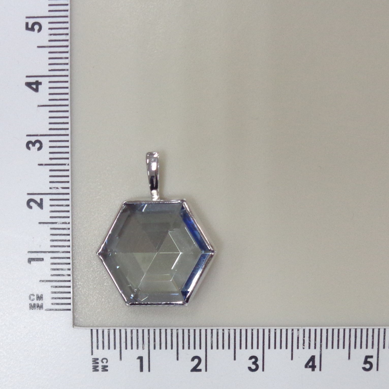 Серебряная подвеска с синим горным хрусталем